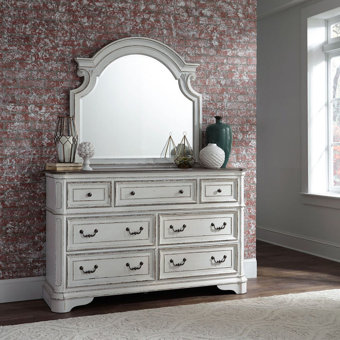 Magnolia Manor Queen Uph Bed, Dresser & Mirror
