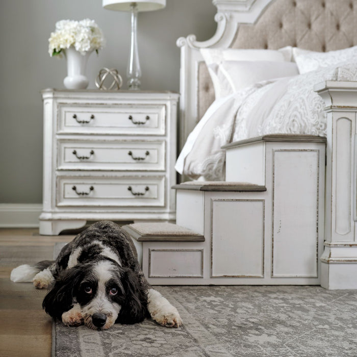 Magnolia Manor Pet Steps in Antique White