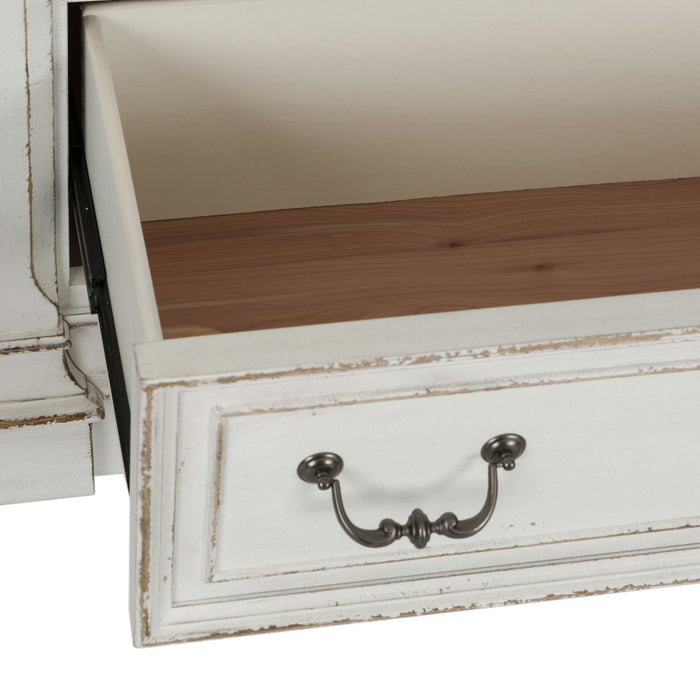 Abbey Park King California Sleigh Bed, Dresser & Mirror
