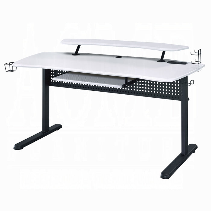 Vildre Gaming Desk With USB