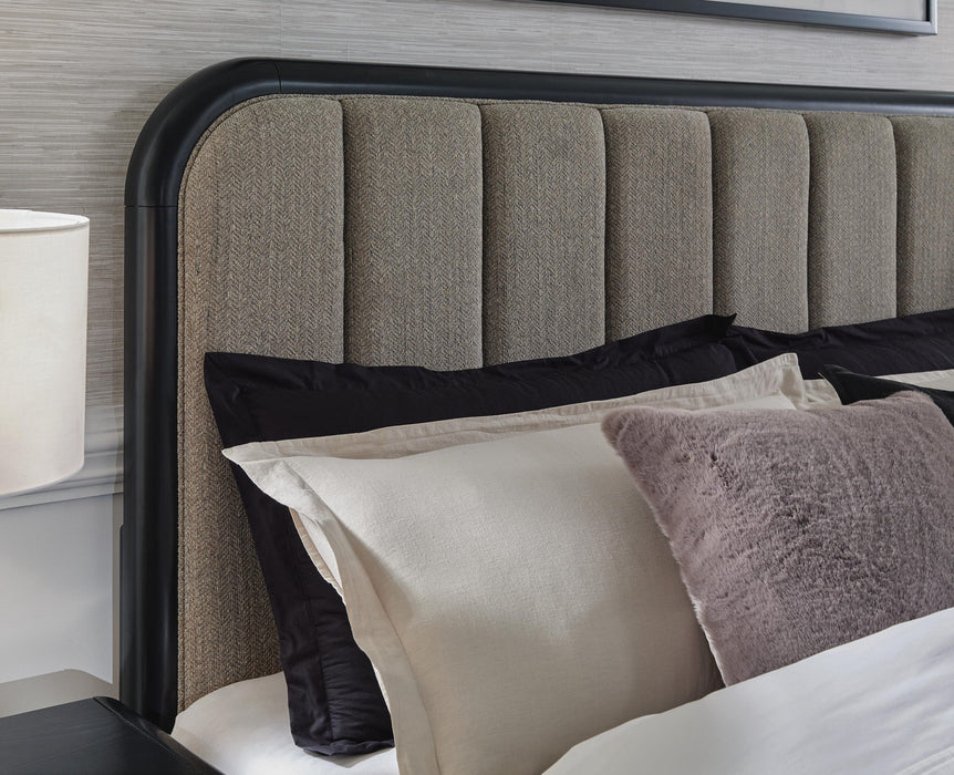 Rowanbeck Upholstered Bed